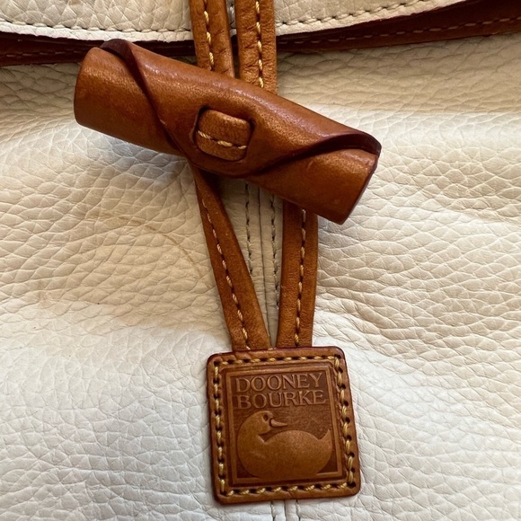 DOONEY AND BOURKE Vintage CrossBody Bag, 11” x 12” Fastened. - Picture 2 of 9